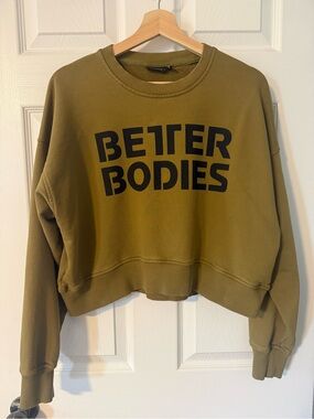 46. BETTER BODIES CROPPED CREWNECK SWEATER SZ S-XL